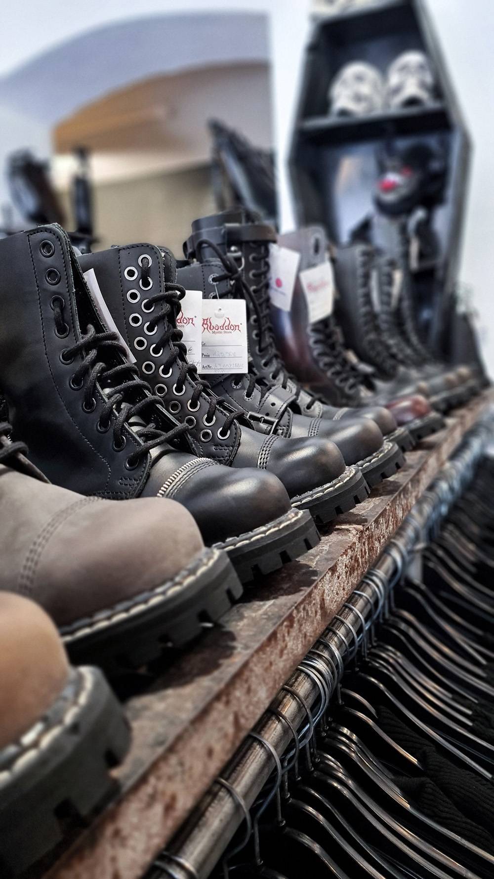 Gothic Boots und Stiefel Schwarz und Grau