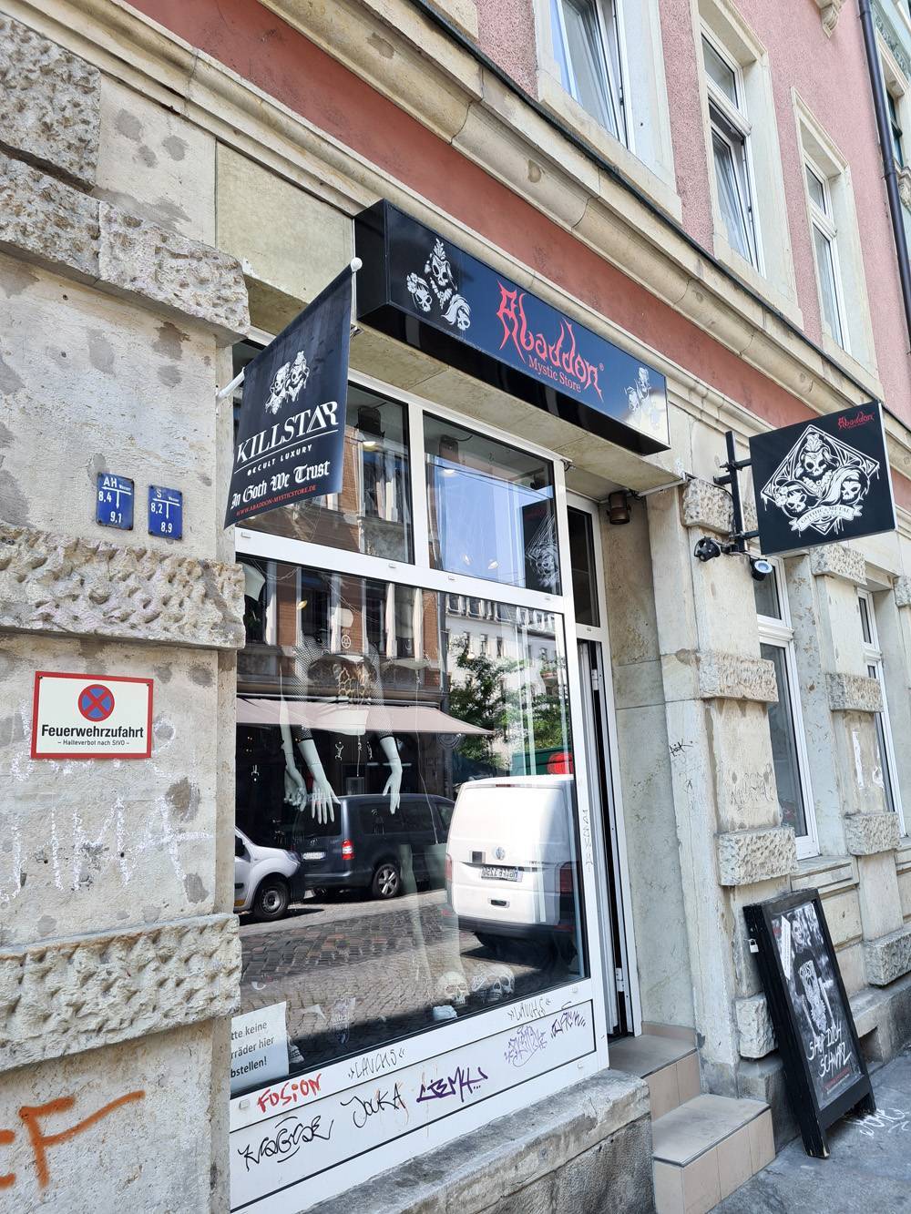 Gothic Shop Außenansicht von der Seite